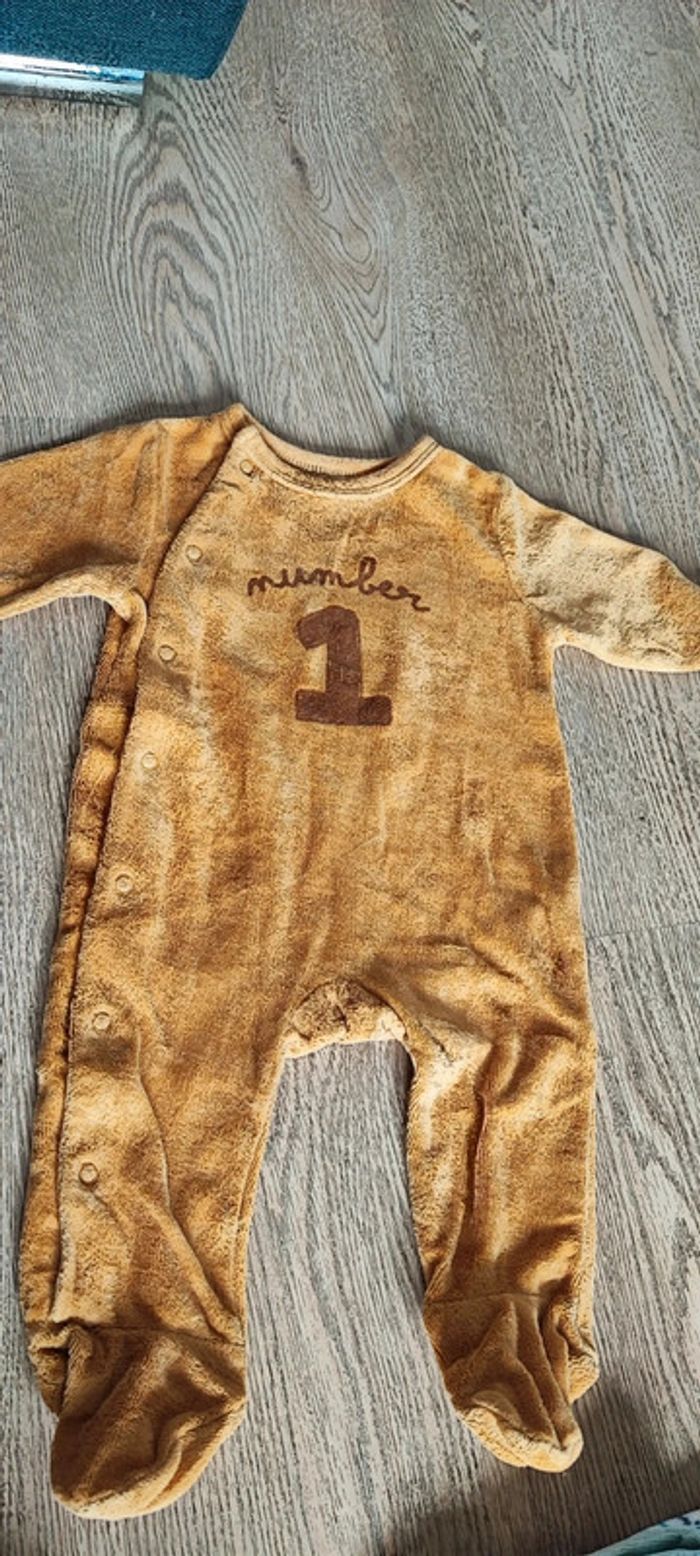 Lot 9 pyjamas en velours très bon état taille 3 mois - photo numéro 2