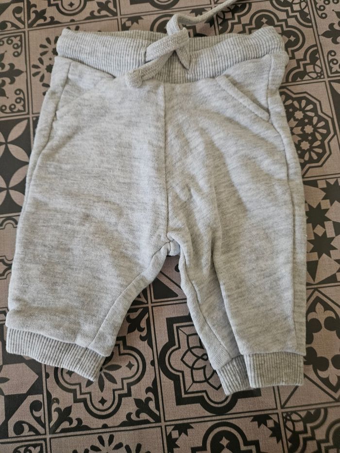 Pantalon 1 mois - photo numéro 2