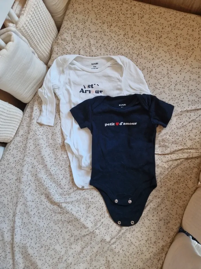 Lot 2 bodies 9 mois kiabi
