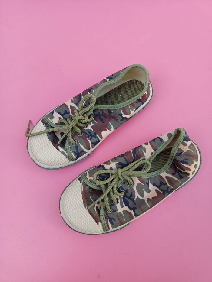 Tennis pointure 27
Neuves