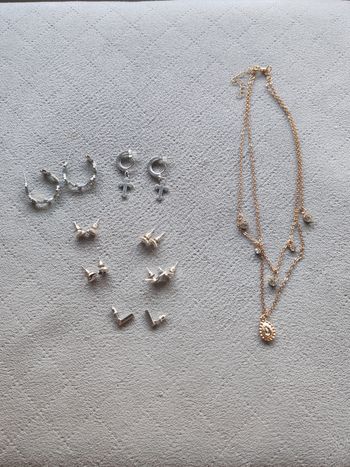 Lot de bijoux fantaisie