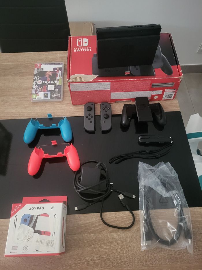 NINTENDO SWITCH GRISE - photo numéro 4