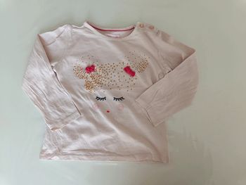 T-shirt attachante