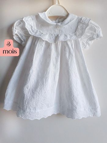 Robe dentelle 3 mois française