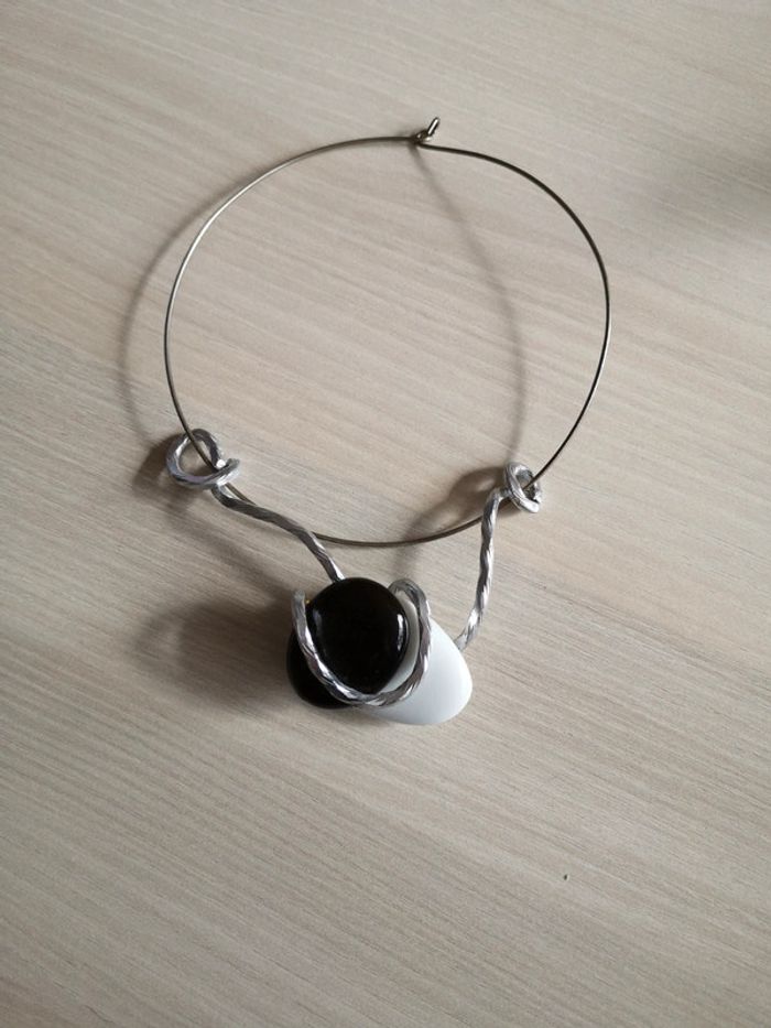 Collier pierre
