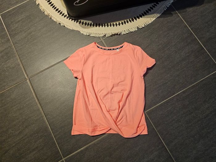 T-shirt fille taille 146.152