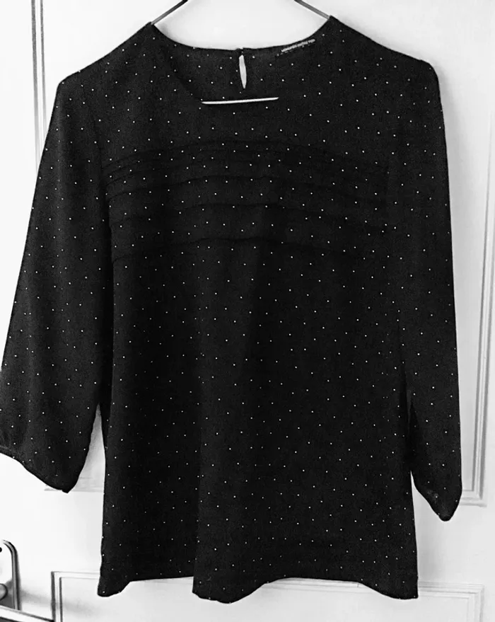 Blouse noire avec petit moucheté blanc Monoprix