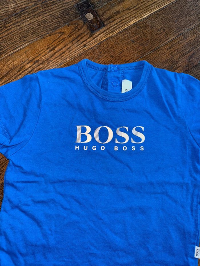 T-shirt Hugo boss 6 mois - photo numéro 2