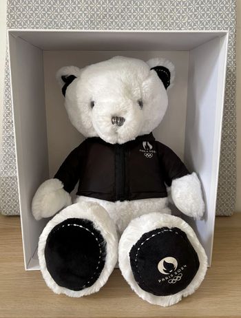 "Ours en Peluche Premium Blanc + Veste (37cm)" JO Paris 2024 (Made In France)