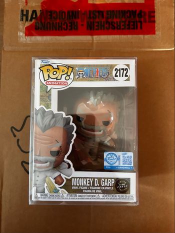 Funko Pop 2172 - Monkey D. Garp (Glow Chase Limited Edition)