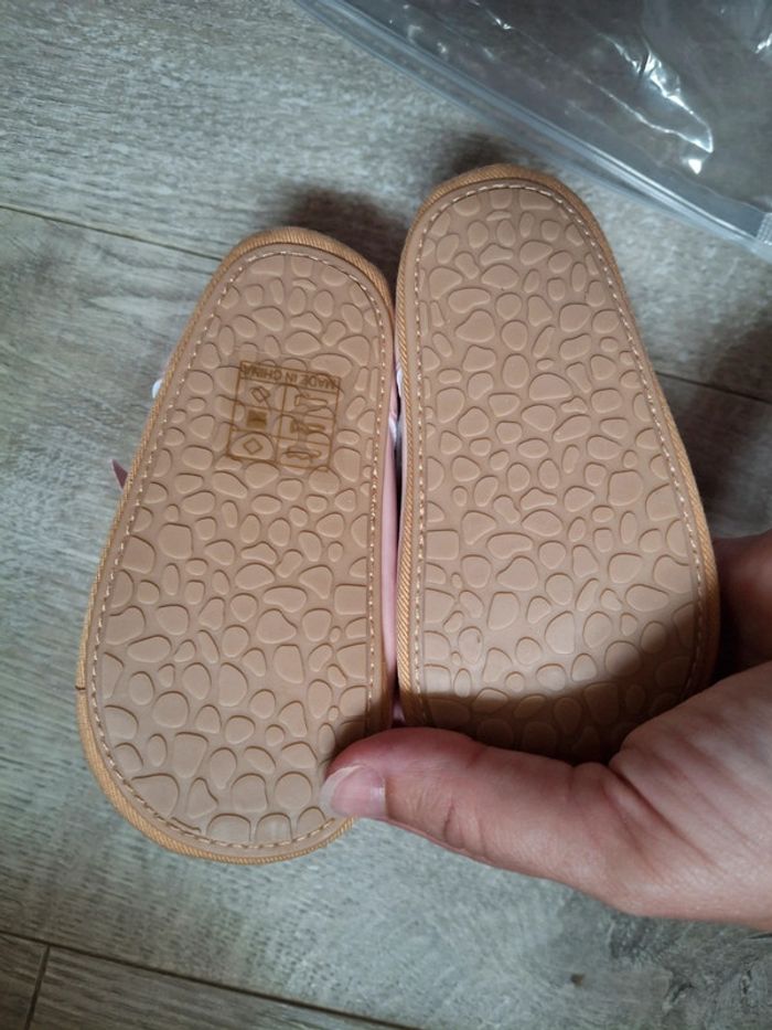 Chaussures filles vernies rose neuves avec étiquette - photo numéro 3