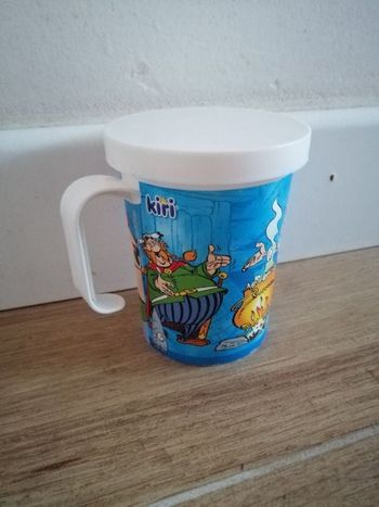 Tasse collector Kiri Astérix en très bon état