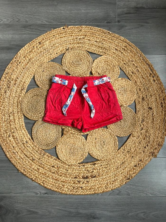 Short rouge avec ceinture 5 ans