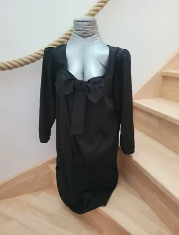 Robe manches 3/4 à large décolleté avec nœud taille L