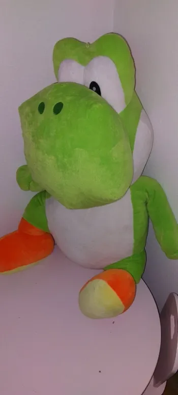 Peluche yoshi géante