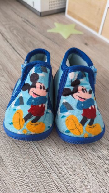 Chaussons bébé Mickey – taille 18 👟