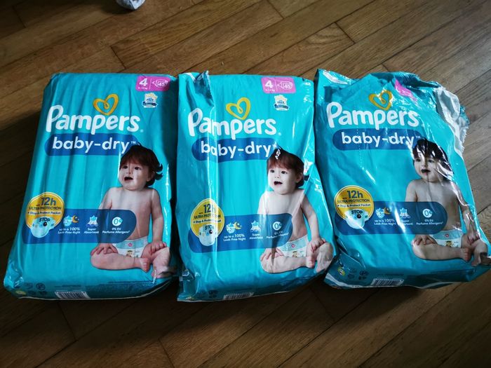 105 couches Pampers taille 4 baby dry