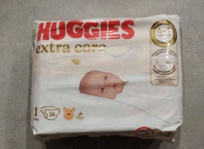 Deux paquets de couches Huggies taille 1