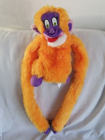 peluche marionnette singe