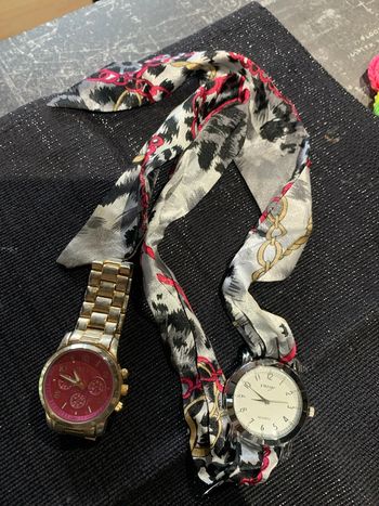 2 montres pile à changer