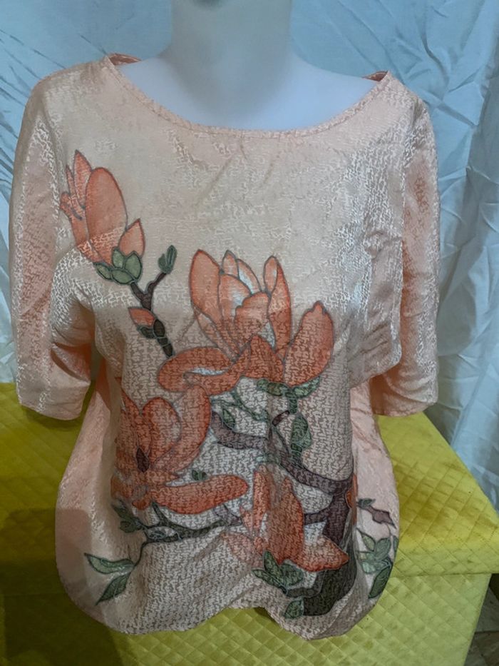 Blouse saumon motif fleurs taille 44-46 100%soie naturelle