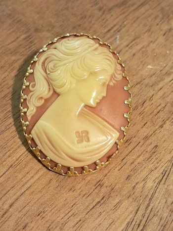 Broche camée fantaisie vintage