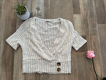 - Haut Stradivarius  - Taille S  - Très bon état, petit accro dans une manche