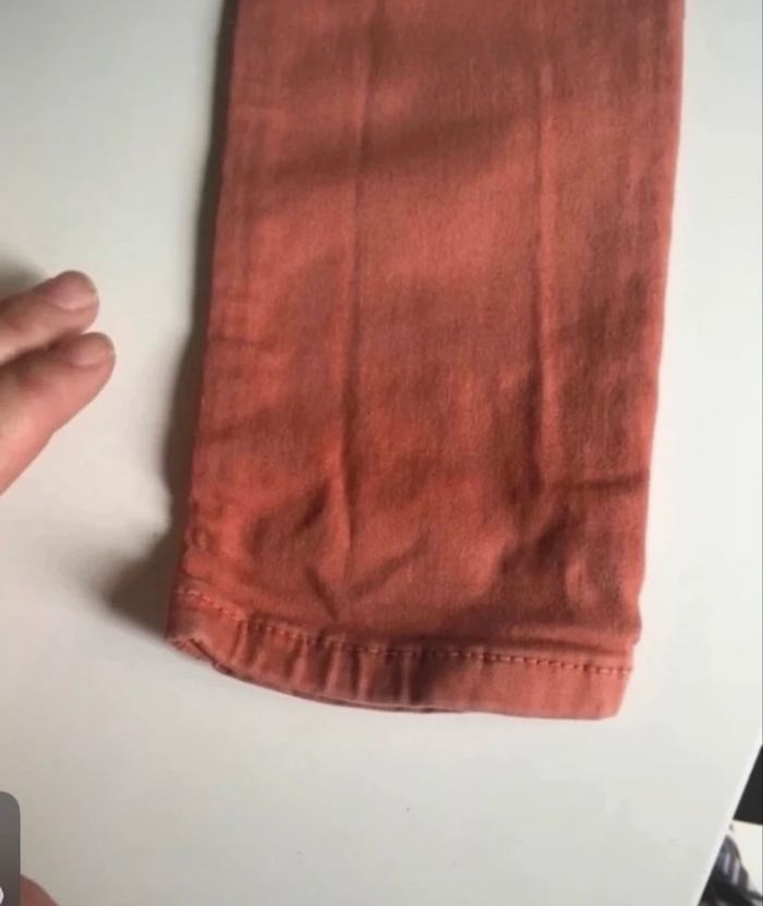 Jean skinny pour garçon BON ÉTAT taille 7 ans couleur rouille - photo numéro 8