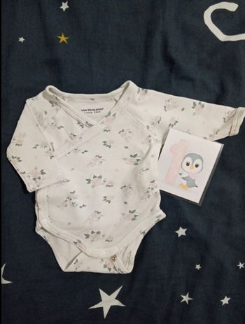 Bodie blanc a fleurs (2) _ 1 mois