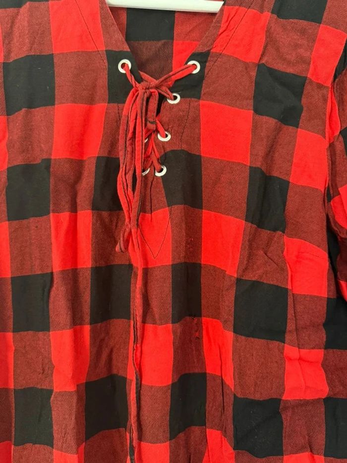 Haut chemise à carreaux rouges et noirs manches trois quart avec décolleté et lacets - photo numéro 5