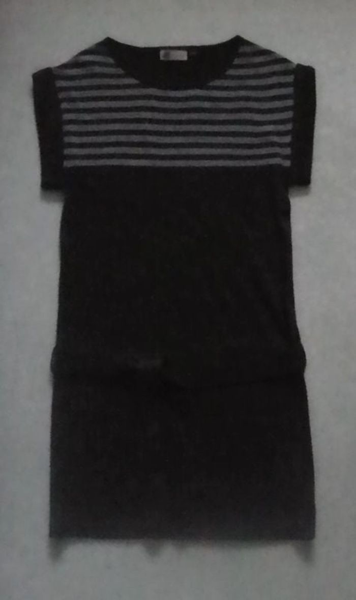 ROBE sans manches, gris foncé, à petites rayures, avec ceinture