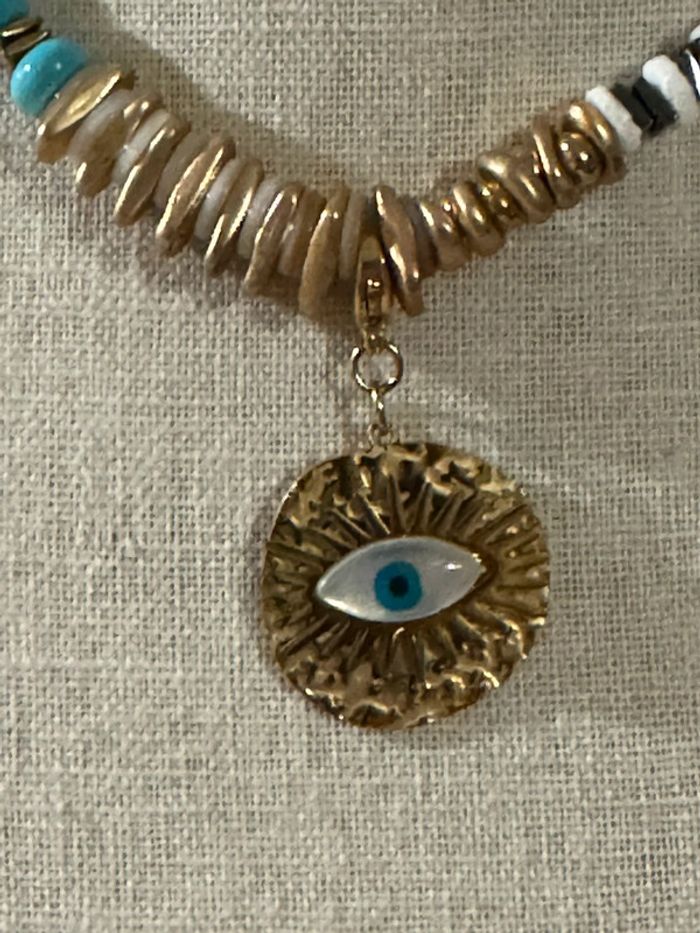 Collier perles blanches turquoises or acier inoxydable or médaille xl œil marque habaha Paris - photo numéro 2