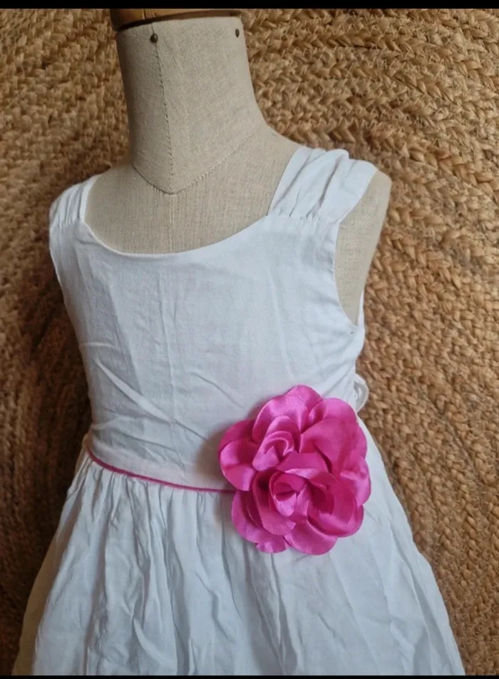 Magnifique robe blanche avec rose cérémonie fille tahari 3 ans - photo numéro 4