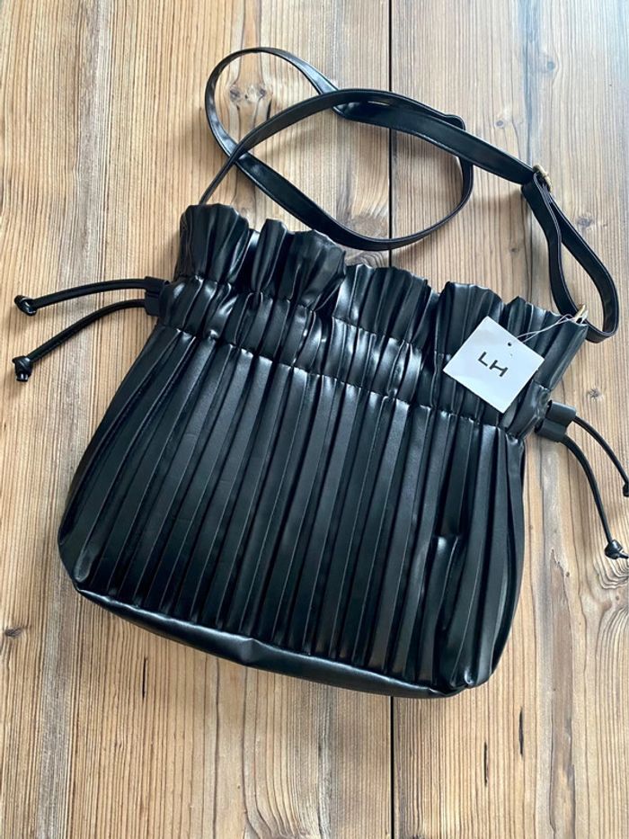 Sac seau bandoulière plissé noir