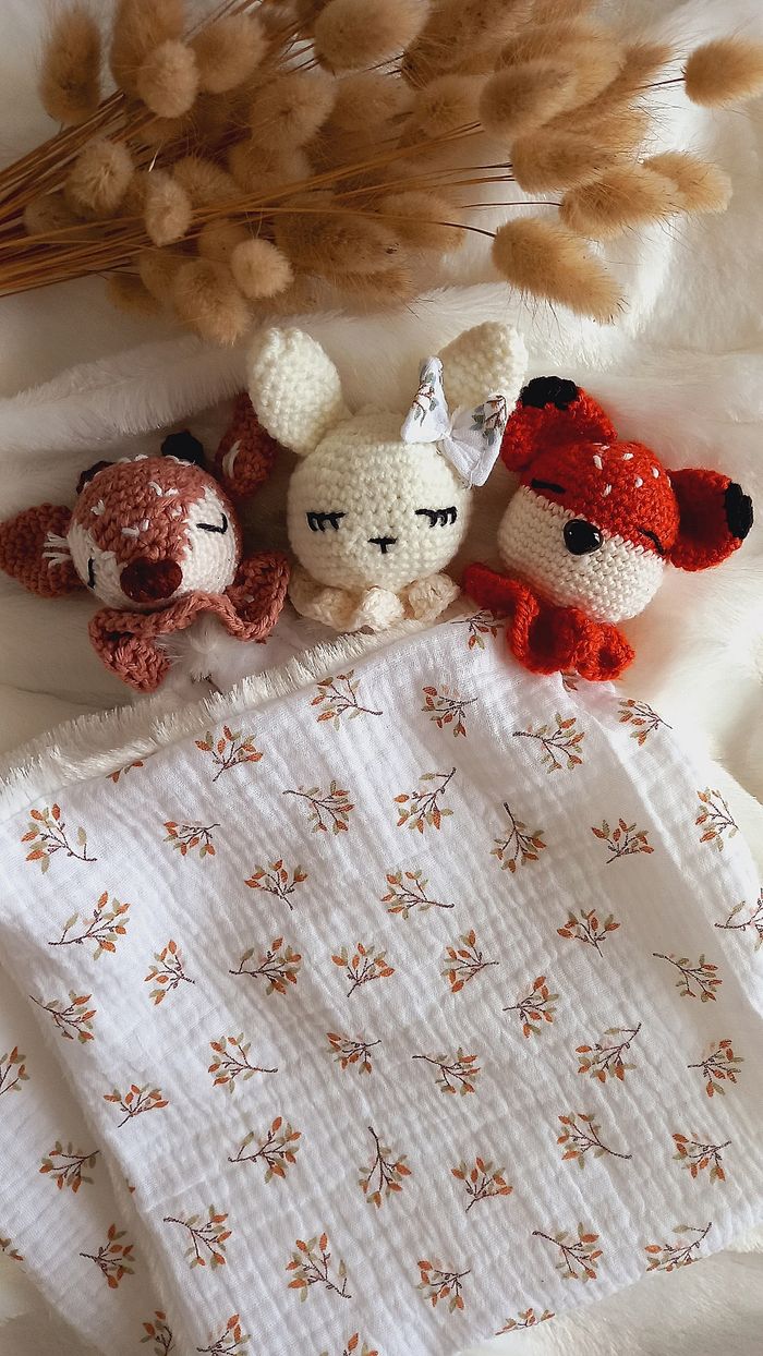 Doudou lange petite biche 🦌 tissu petites feuilles beige - photo numéro 4