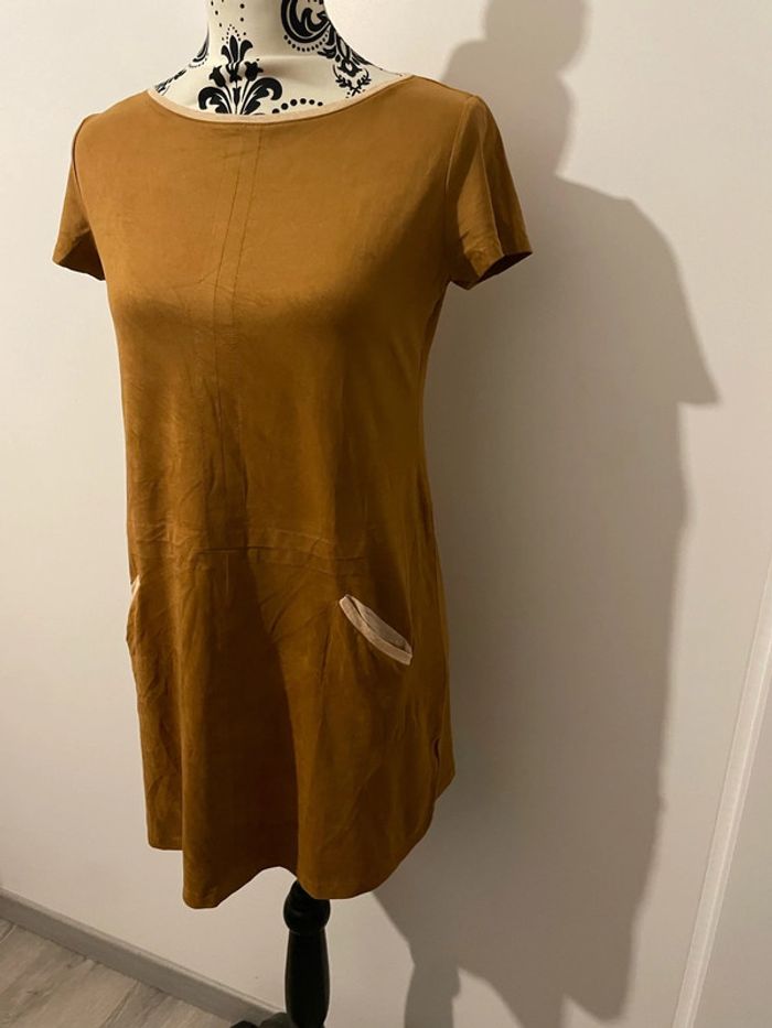 Robe manches courte marron moutarde camel en daim suédine col rose clair Guitare taille 38 - photo numéro 3