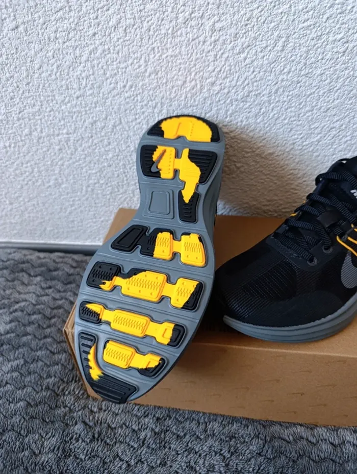 Baskets neuves Nike Lunar Roam taille 38,5 - photo numéro 5
