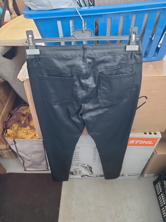 Pantalon huilé noir - photo numéro 3