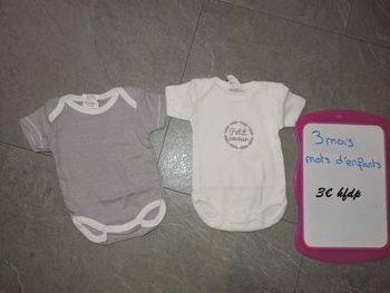 lot de 2 bodys mots d'enfants taille 3 mois