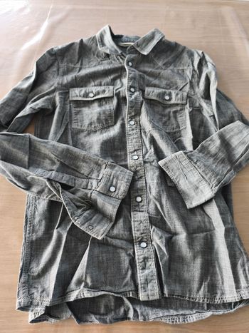 Chemise bouton pression taille 16ans