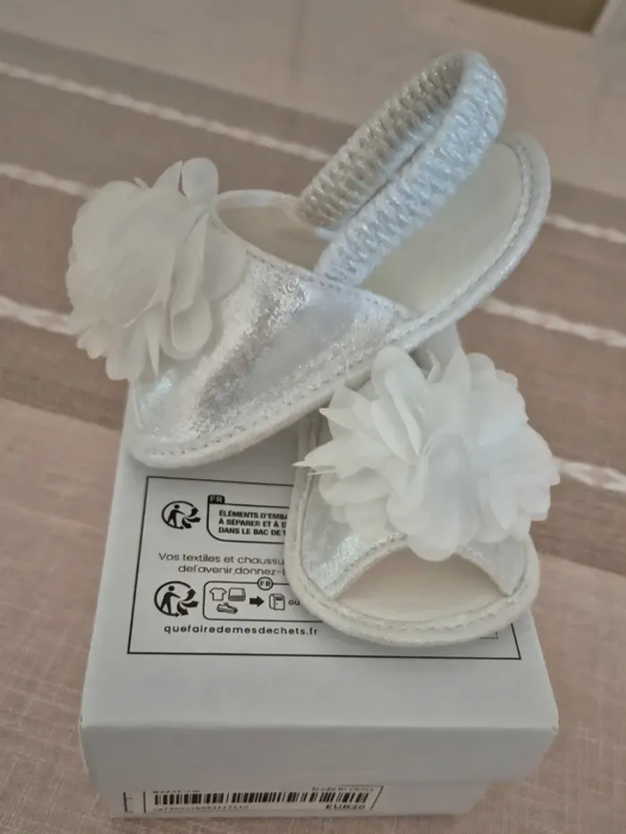 Sandales argentées chaussures bébé bohèmes à fleurs 20 - photo numéro 2