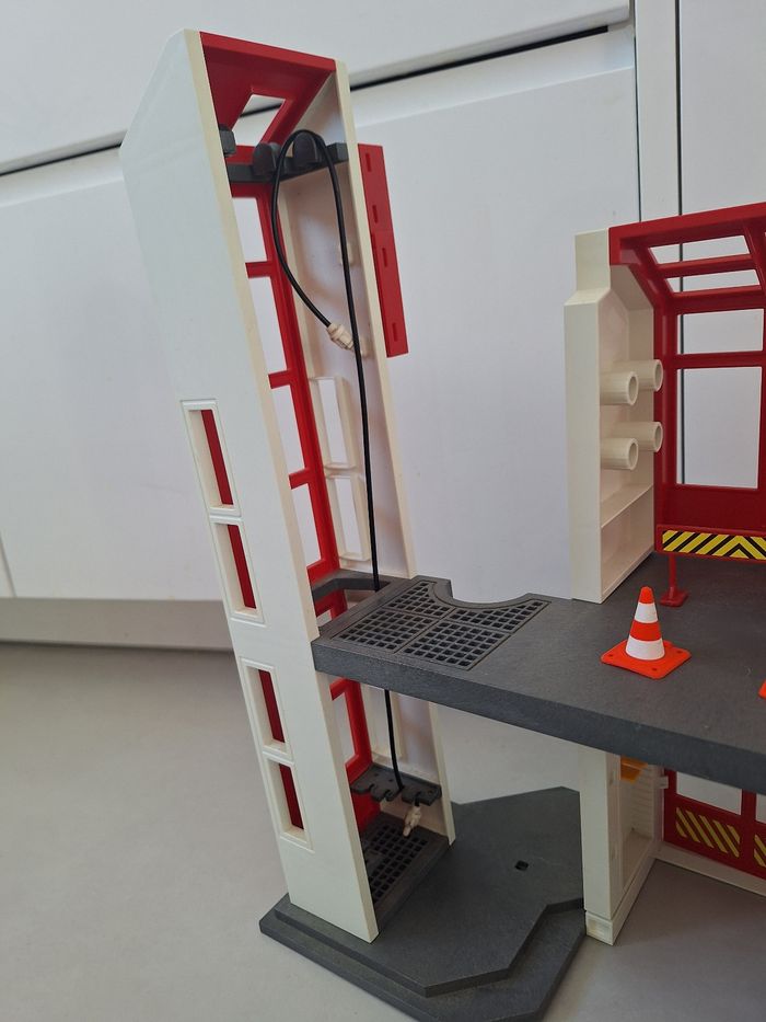 Playmobil pompiers, caserne, maison en feu, camion... - photo numéro 8