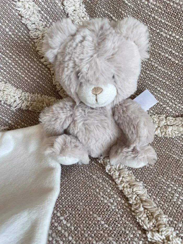 Peluche doudou mouchoir 16cm tex ours beige marron blanc très bon état - photo numéro 2