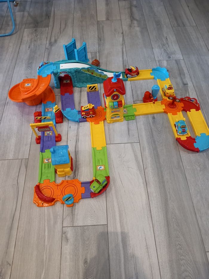 Circuit Tut Tut Bolide + 5 véhicules