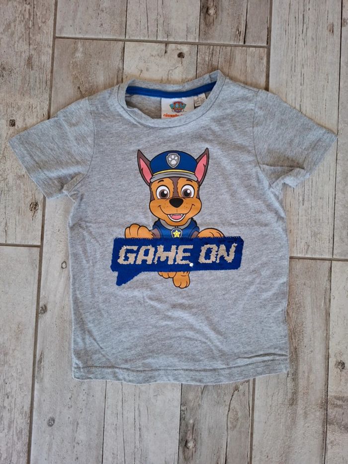 Tee-shirt chase