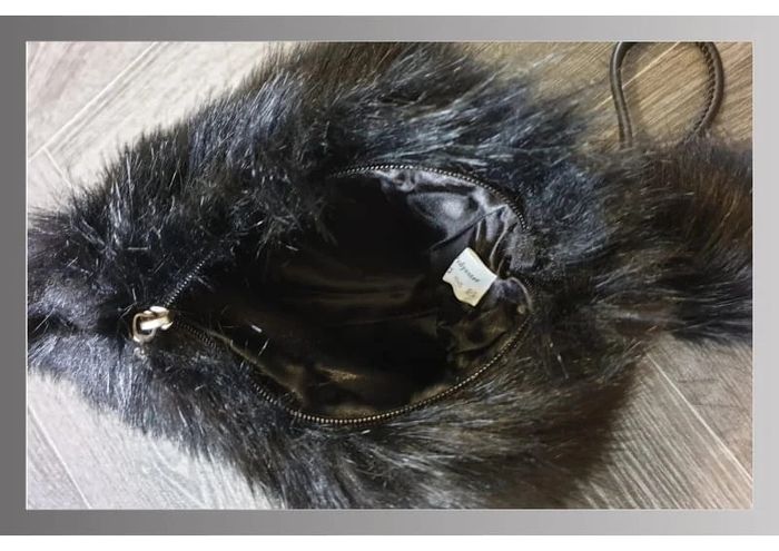 Sac à main/ pochette fourrure noire 18x26 cm - photo numéro 2