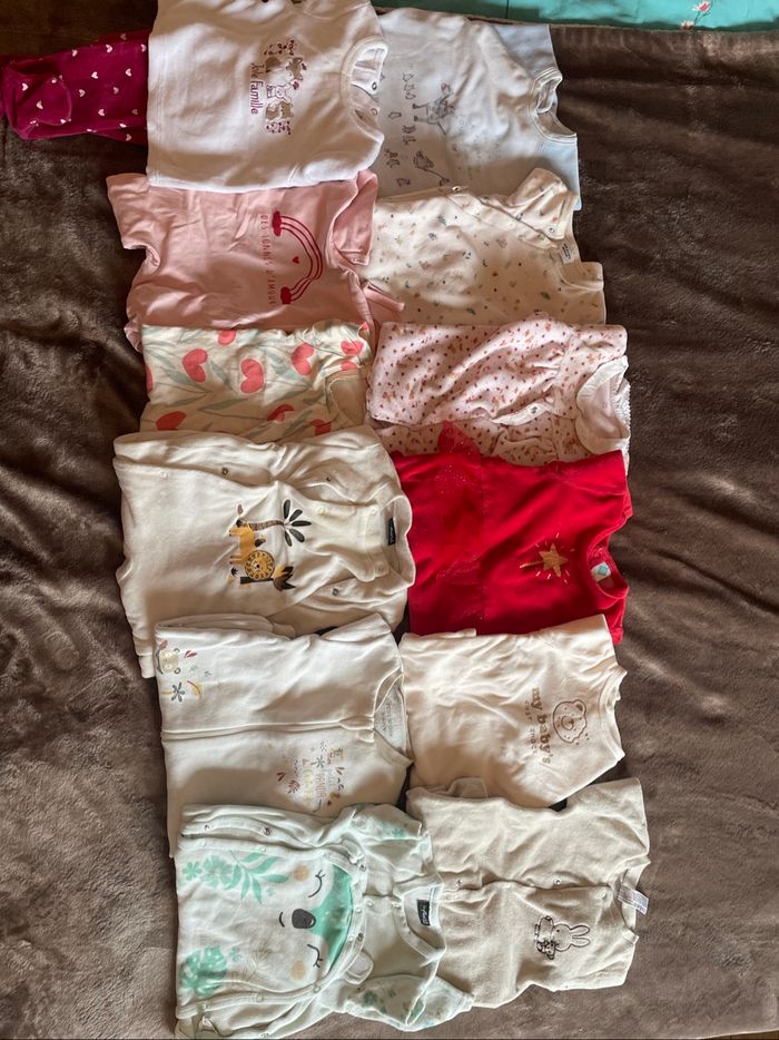 Lot pyjama et vêtement