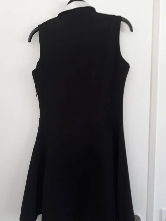Robe noire à col argenté - photo numéro 4
