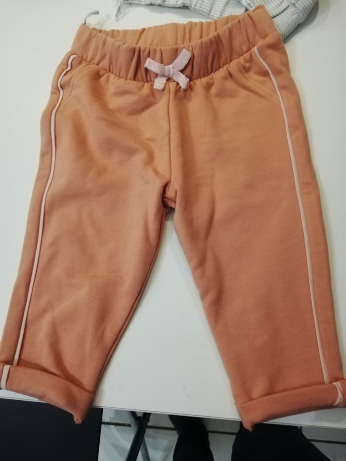 Lot de 2 pantalons neuf avec étiquette