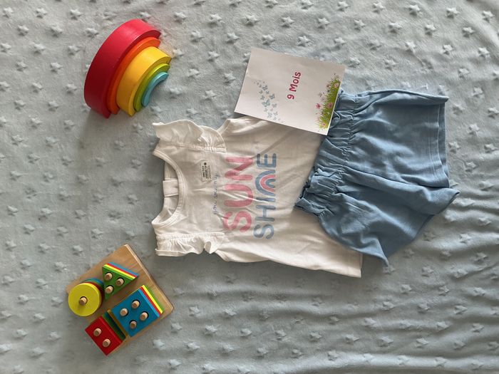 ensemble teeshirt manches courtes blanc inscription devant et short taille élastique bleu 9 mois tex - photo numéro 2